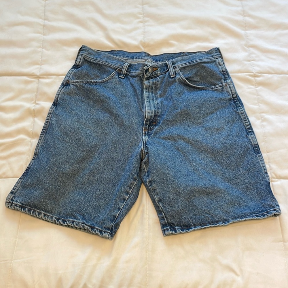 Vintage Brittania Jorts in 100% cotton. Men 34. Excellent condition. Real nice!